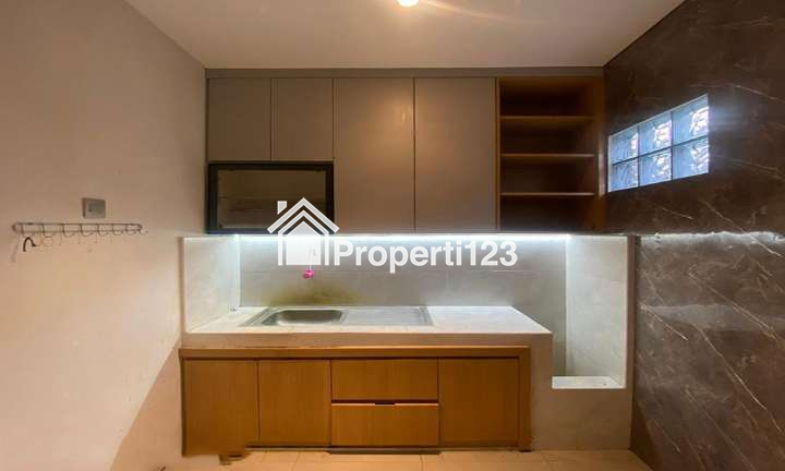 Rumah Neo-Kasik Tropis 2 Lantai Siap Huni 6 Kamar Tidur 3 Kamar Mandi Carport Garasi  Lingkungan Tenang Nyaman dan Aman di Sayap Jl. Soekarno Hatta Bandung - 5