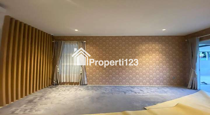 Rumah Neo-Kasik Tropis 2 Lantai Siap Huni 6 Kamar Tidur 3 Kamar Mandi Carport Garasi  Lingkungan Tenang Nyaman dan Aman di Sayap Jl. Soekarno Hatta Bandung - 6