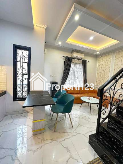 Rumah 3 Lantai full furnished di Pejaten Pasar Minggu Jakarta Selatan - 3