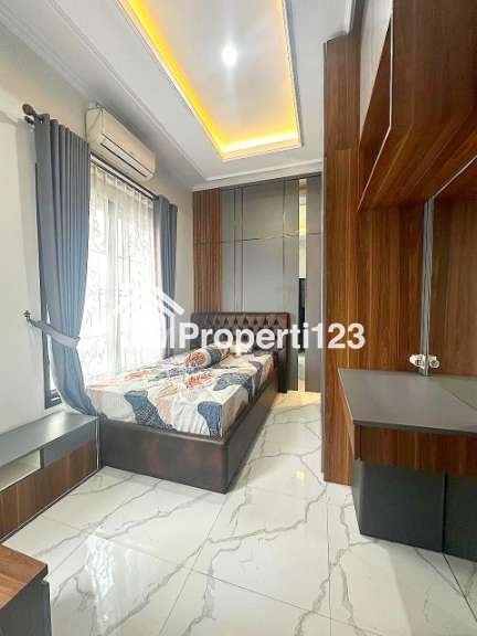 Rumah 3 Lantai full furnished di Pejaten Pasar Minggu Jakarta Selatan - 4