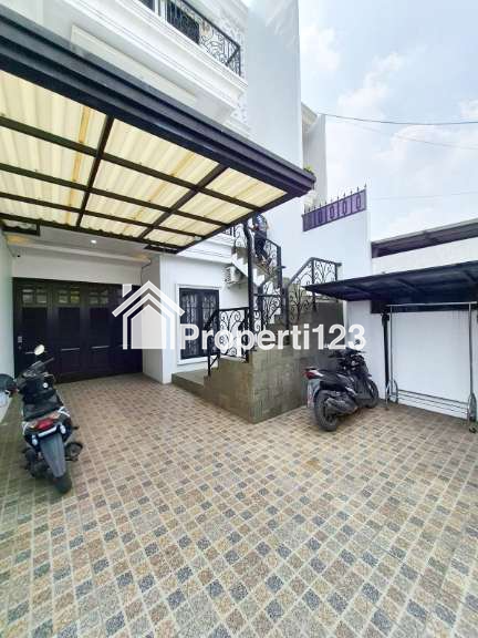 Rumah 3 Lantai full furnished di Pejaten Pasar Minggu Jakarta Selatan - 2