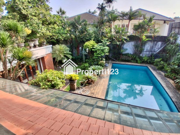 Dijual Rumah Ada Kolam Renang di Pondok Indah Jakarta Selatan - 1