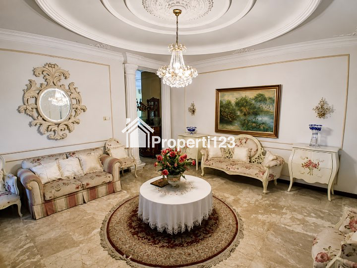 Dijual Rumah Ada Kolam Renang di Pondok Indah Jakarta Selatan - 4