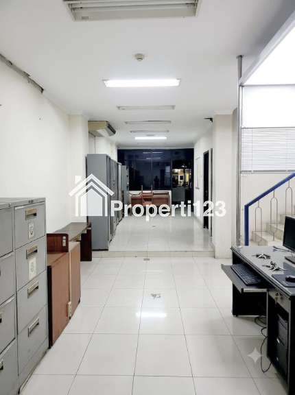 Ruko Strategis Jalan Pinangsia Raya Taman Sari Jakarta Barat - 5