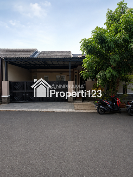Rumah second murah tanah luas siap huni dibella casa sukmajaya depok - 1