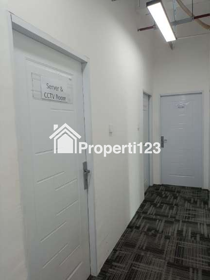Over Sewa Kantor Siap Pakai Full Furnish 500 m2 Tangerang - 6