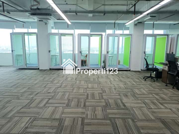 Over Sewa Kantor Siap Pakai Full Furnish 500 m2 Tangerang - 4
