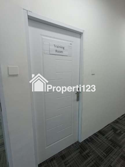 Over Sewa Kantor Siap Pakai Full Furnish 500 m2 Tangerang - 14