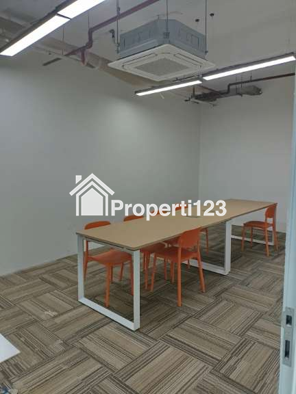 Over Sewa Kantor Siap Pakai Full Furnish 500 m2 Tangerang - 5
