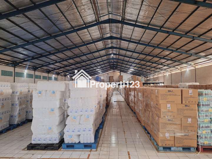 Gudang Ex Pabrik Jalan Raya Mercedes Benz Gunung Putri Bogor - 9