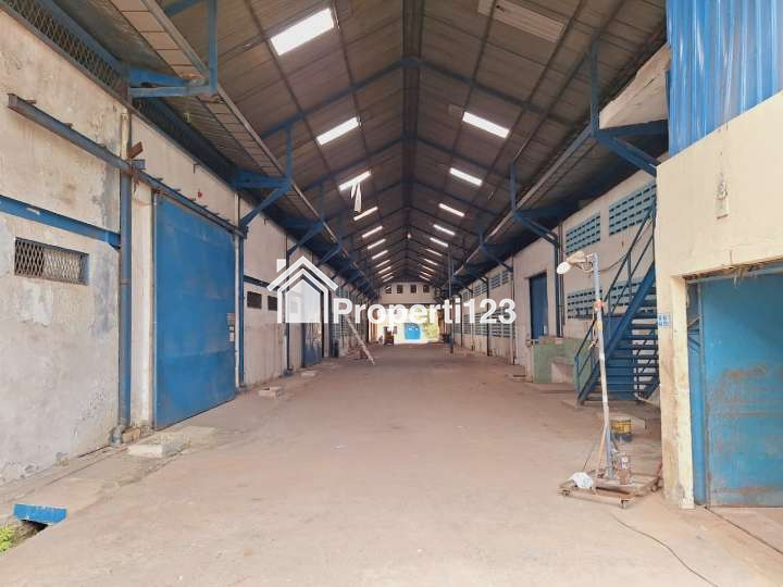 Gudang Ex Pabrik Jalan Raya Mercedes Benz Gunung Putri Bogor - 5