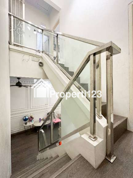 Dijual Rumah Second 3 Lantai di Kampung Tengah Kramat Jati Jakarta Timur - 4