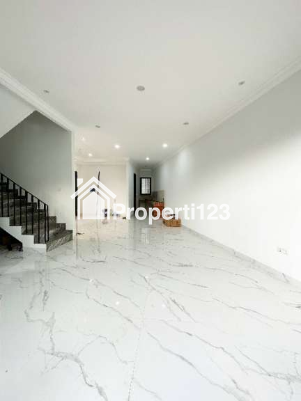 Dijual Rumah American Classic di Cipayung Jakarta Timur - 2