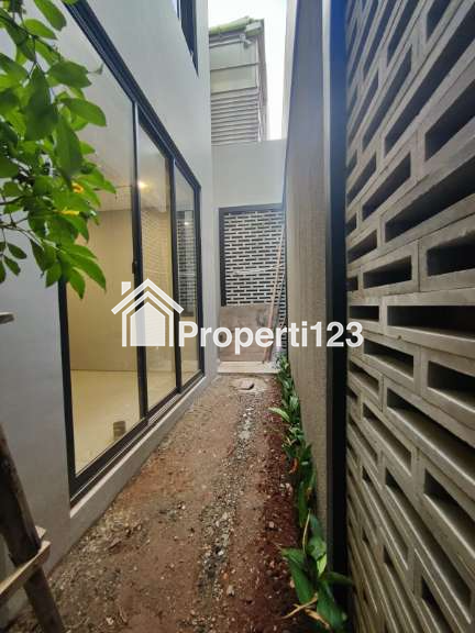 Rumah Baru 2 Lantai Rooftop di Pondok Bambu Duren Sawit Jakarta Timur - 2