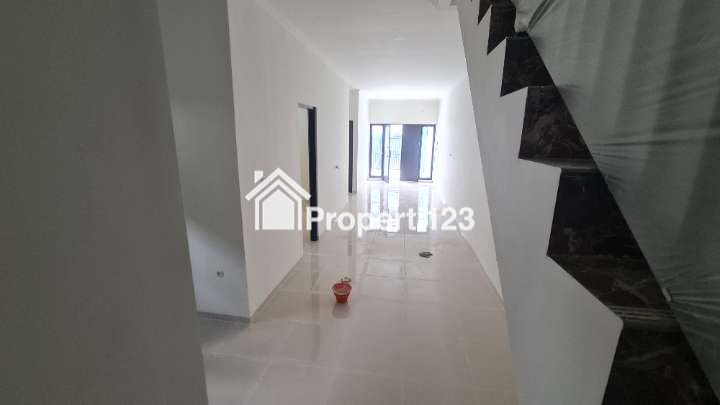 💥 PROMO SPESIAL : POTONGAN HARGA & FREE ALL BIAYA‼️ 💥 HUNIAN IDAMAN DI GAYUNGSARI SURABAYA SELATAN RUMAH MODERN BARU GRESS 2,5 LANTAI - 8
