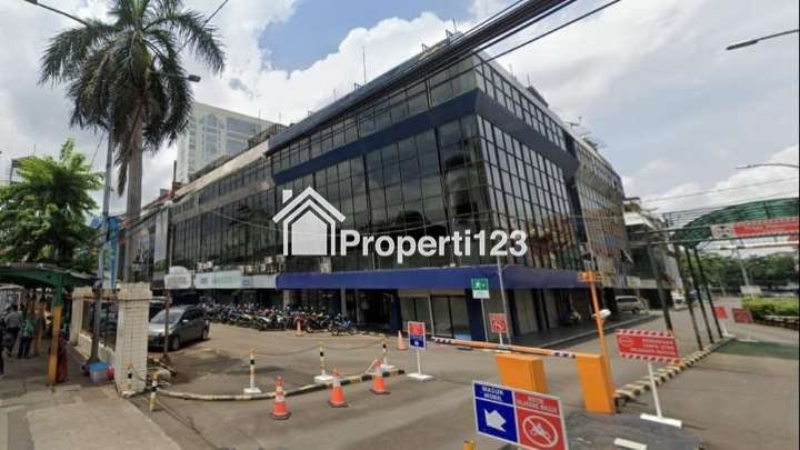 Ruko Gandeng Tiga Duta Merlin Hadap Jalan Gajah Mada Gambir Jakarta - 2