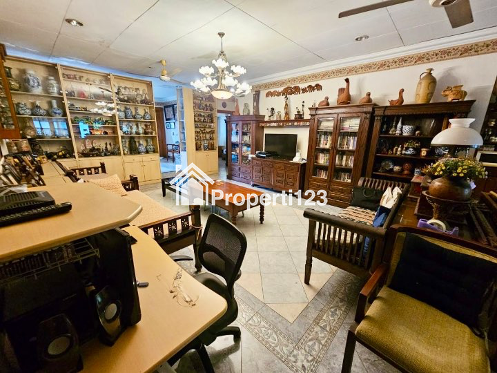 Dijual Rumah Cocok Untuk Usaha dan Kosan di Pondok Indah Jakarta Selatan - 3