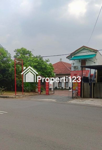 Dijual Rumah Cocok Untuk Usaha dan Kosan di Pondok Indah Jakarta Selatan - 1