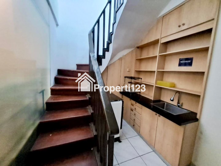 Dijual Rumah Cocok Untuk Usaha dan Kosan di Pondok Indah Jakarta Selatan - 7