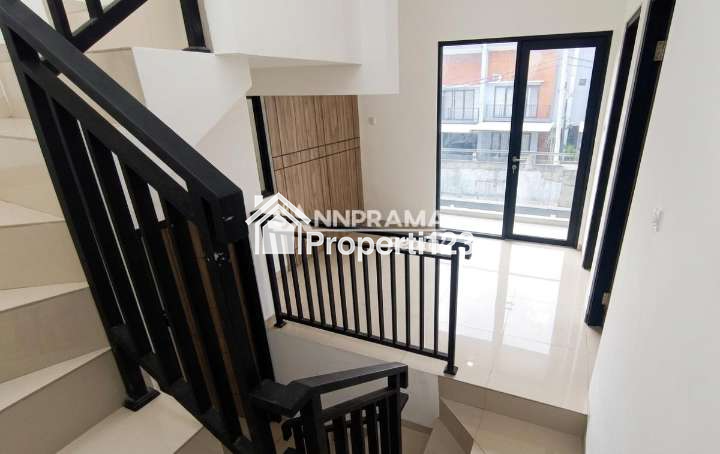 Rumah 2 lantai ada rooftop ready stock di Pondok Petir Depok - 3