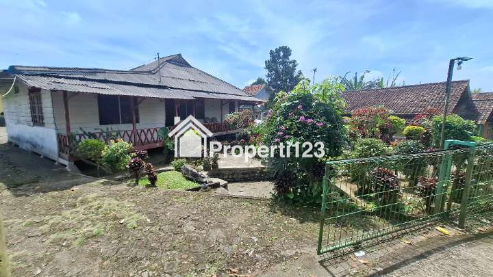 Di Jual Villa Dekat Area Wisata - 1