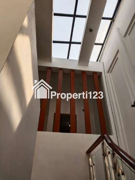 Disewakan Rumah Semi Furnished Baru Renovasi Minimalis Modern Lokasi Taman Sukodono Sidoarjo - 8