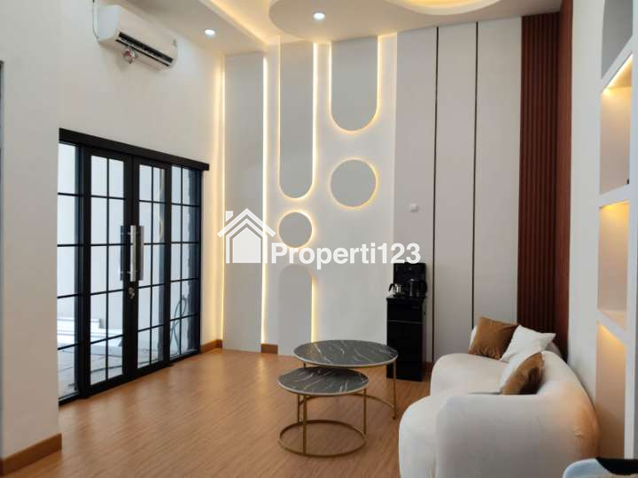 Disewakan Rumah Semi Furnished Baru Renovasi Minimalis Modern Lokasi Taman Sukodono Sidoarjo - 2