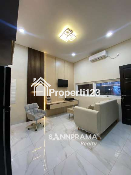 Rumah 2 lantai murah siap huni dp 0% lokasi strategis dilimo Depok - 2