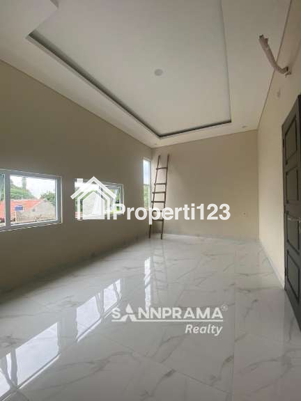 Rumah 2 lantai murah siap huni dp 0% lokasi strategis dilimo Depok - 7