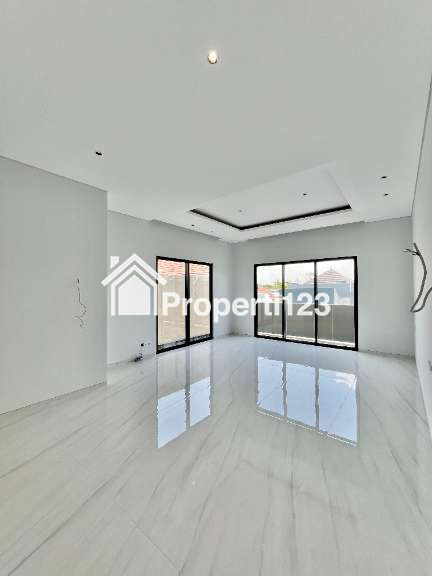 RUMAH MEWAH KONSEP VILLA BARU GRESS DI BUKIT GOLF MEDITERANIA SOMERSET CITRALAND SURABAYA - 6
