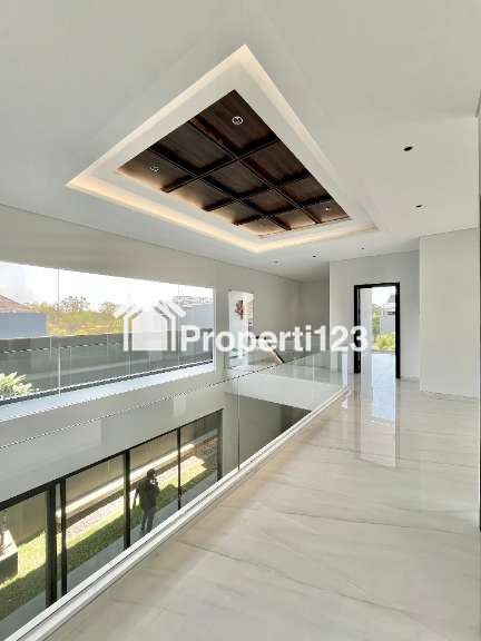 RUMAH MEWAH KONSEP VILLA BARU GRESS DI BUKIT GOLF MEDITERANIA SOMERSET CITRALAND SURABAYA - 7
