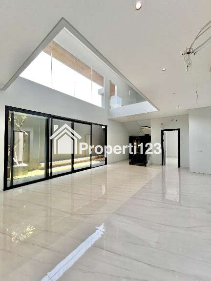 RUMAH MEWAH KONSEP VILLA BARU GRESS DI BUKIT GOLF MEDITERANIA SOMERSET CITRALAND SURABAYA - 10