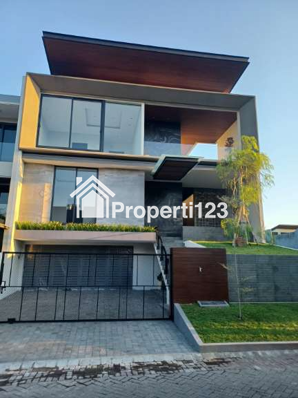 RUMAH MEWAH KONSEP VILLA BARU GRESS DI BUKIT GOLF MEDITERANIA SOMERSET CITRALAND SURABAYA - 2