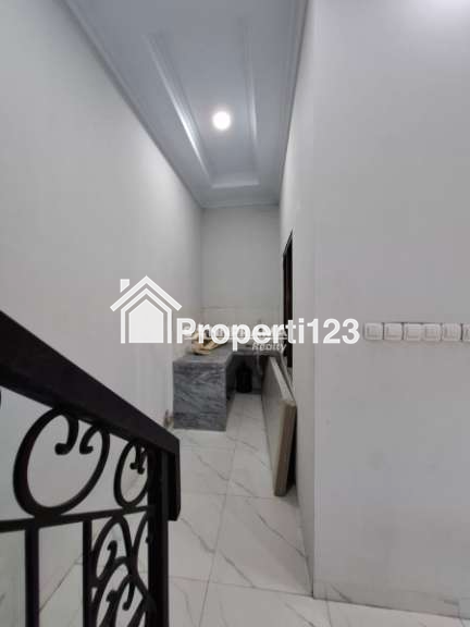 Rumah 2 lantai murah siap huni lokasi strategis dibeji depok - 7