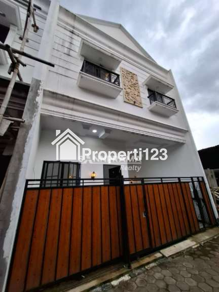Rumah 2 lantai murah siap huni lokasi strategis dibeji depok - 3