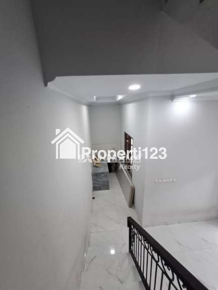 Rumah 2 lantai murah siap huni lokasi strategis dibeji depok - 8