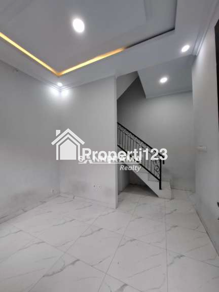 Rumah 2 lantai murah siap huni lokasi strategis dibeji depok - 5