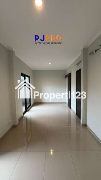 Dijual Rumah Terenovasi di Summarecon Crown Gading Cluster Regia - 10