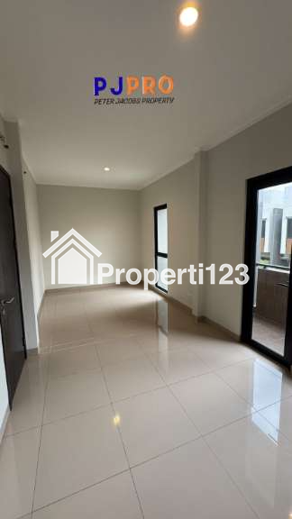 Dijual Rumah Terenovasi di Summarecon Crown Gading Cluster Regia - 11