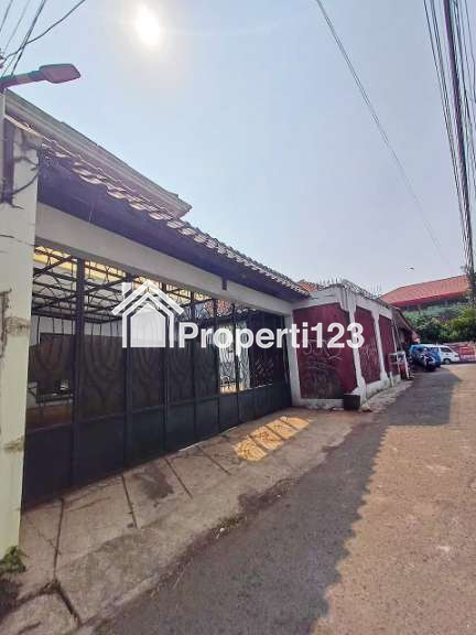 Dijual Rumah Second Strategis di Jagakarsa Jakarta Selatan Bonus Kolam Renang - 3