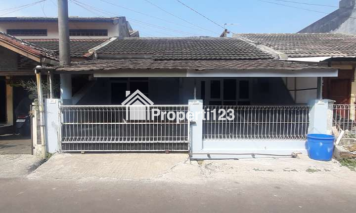 Rumah Klasik Tropis 3 Kamar Tidur 1 Kamar Mandi Carport Eksterior Interior Bersih Terawat Lingkungan Asri Tenang dan Aman di Antapani Bandung - 1