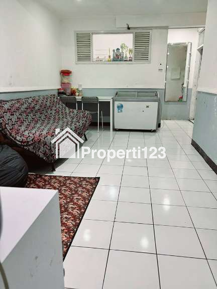 Rumah Klasik Tropis 3 Kamar Tidur 1 Kamar Mandi Carport Eksterior Interior Bersih Terawat Lingkungan Asri Tenang dan Aman di Antapani Bandung - 3