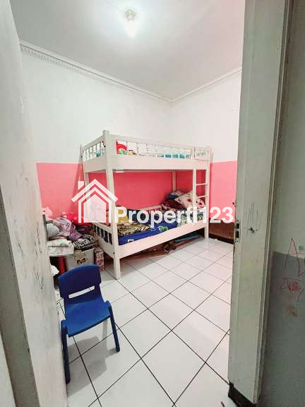Rumah Klasik Tropis 3 Kamar Tidur 1 Kamar Mandi Carport Eksterior Interior Bersih Terawat Lingkungan Asri Tenang dan Aman di Antapani Bandung - 5