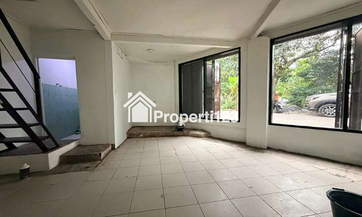 Ruko Dua Lantai Siap Pakai Super Strategis Kawasan Ramai dan Padat Penduduk  Harga di Bawah Pasaran di Sayap Jalan Terusan Jakarta Antapani Bandung - 2