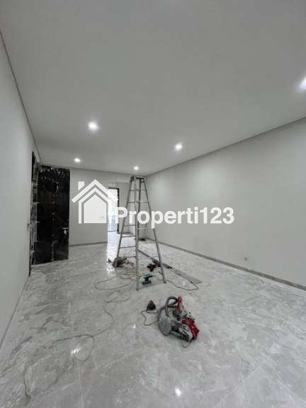 Rumah Mewah Baru Gress Siap Huni Lokasi Virgin Gorda Pakuwon City Surabaya - 8