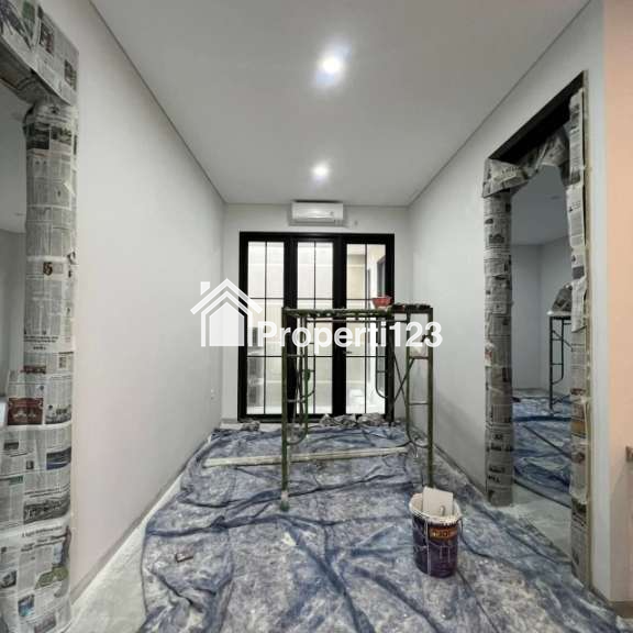 Rumah Mewah Baru Gress Siap Huni Lokasi Virgin Gorda Pakuwon City Surabaya - 4