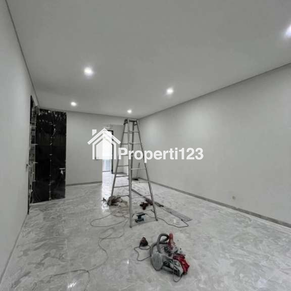 Rumah Mewah Baru Gress Siap Huni Lokasi Virgin Gorda Pakuwon City Surabaya - 6