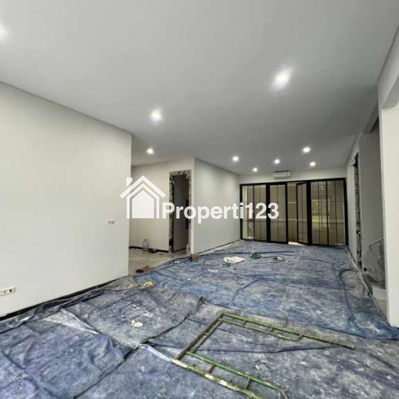 Rumah Mewah Baru Gress Siap Huni Lokasi Virgin Gorda Pakuwon City Surabaya - 2
