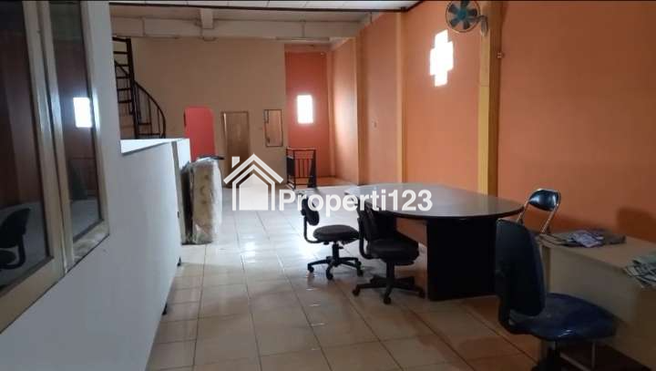 Di jual Ruko eks Showroom mobil lokasi strategis Cikarang Utara - 4
