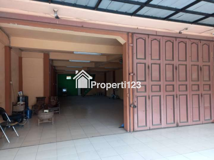 Di jual Ruko eks Showroom mobil lokasi strategis Cikarang Utara - 1